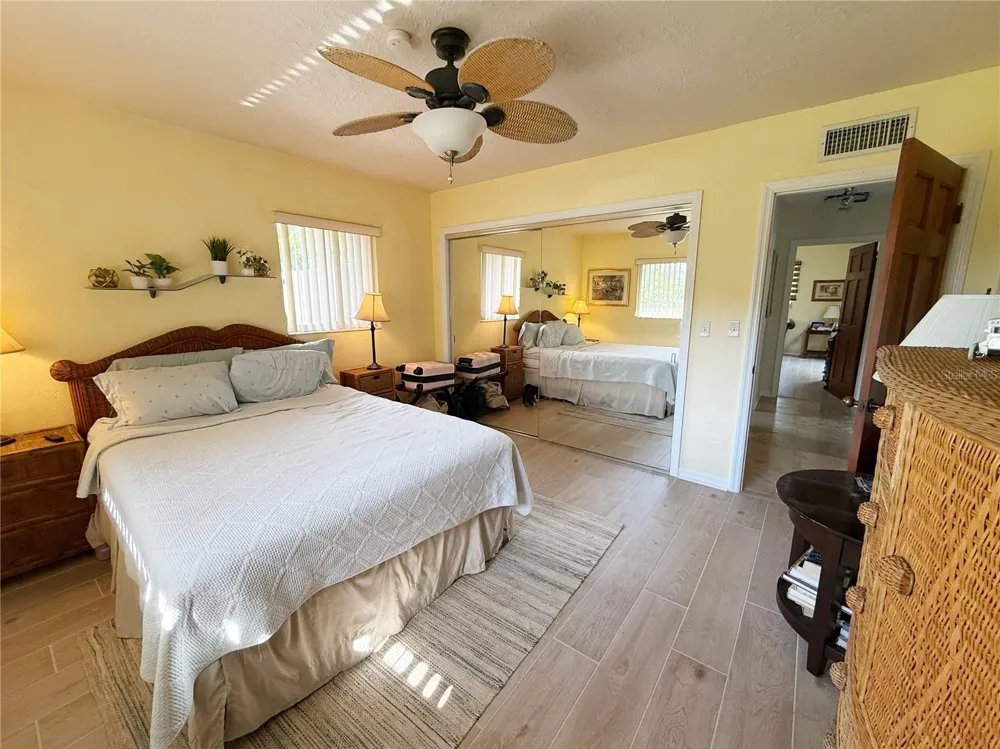 5541 CAPE AQUA DRIVE Sarasota, FL 34242