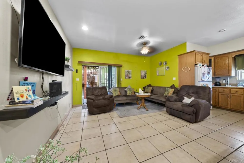 10520 California Avenue South Gate, CA 90280