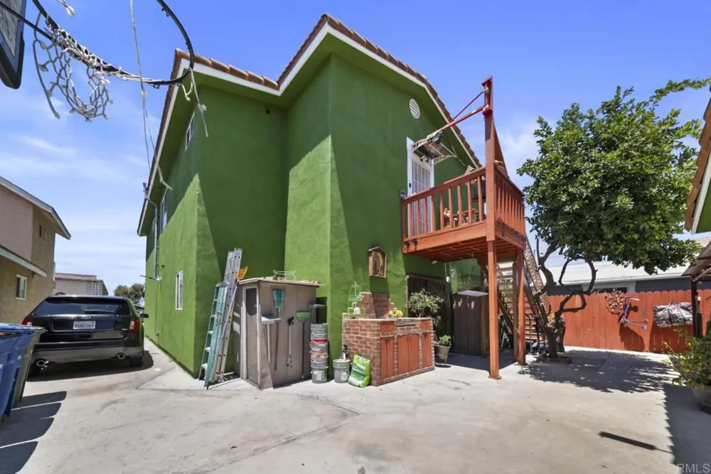 10520 California Avenue South Gate, CA 90280