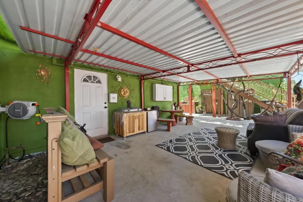 10520 California Avenue South Gate, CA 90280