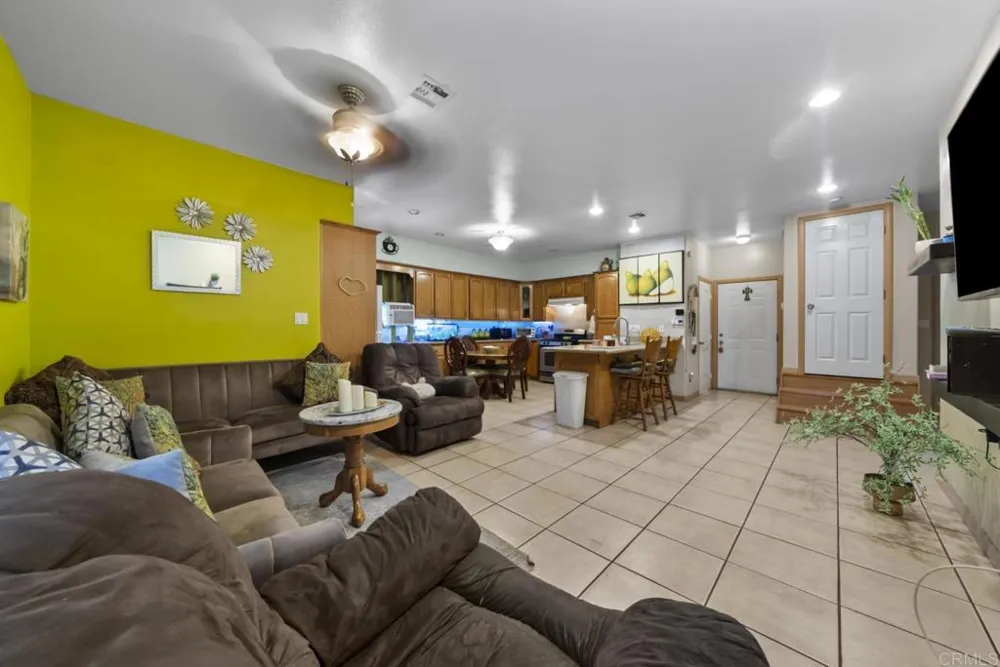 10520 California Avenue South Gate, CA 90280