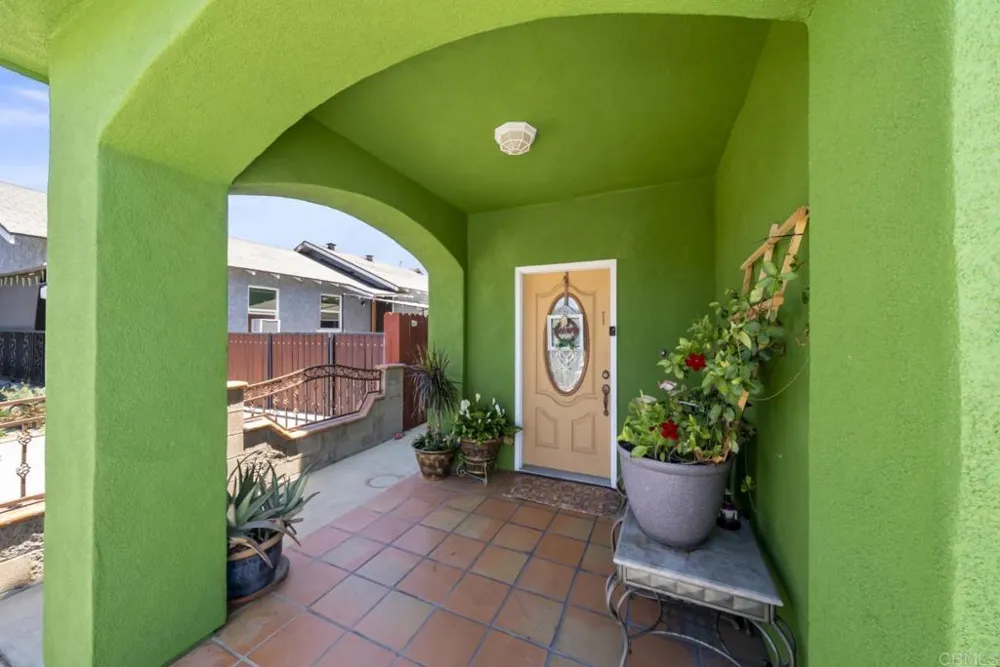 10520 California Avenue South Gate, CA 90280
