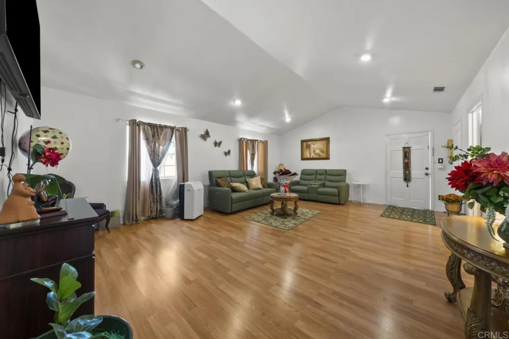 10520 California Avenue South Gate, CA 90280
