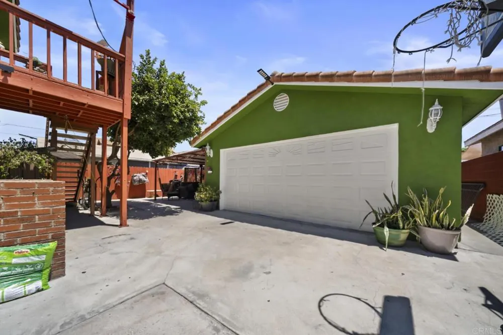 10520 California Avenue South Gate, CA 90280