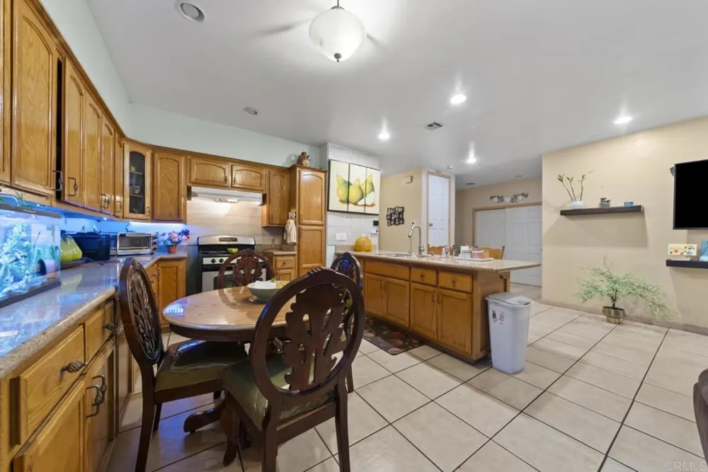 10520 California Avenue South Gate, CA 90280