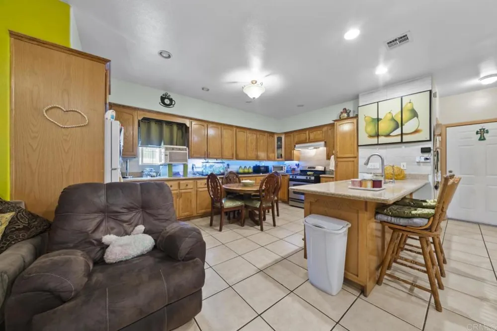 10520 California Avenue South Gate, CA 90280
