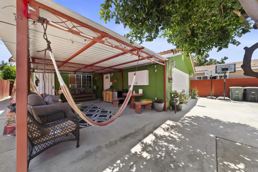 10520 California Avenue South Gate, CA 90280