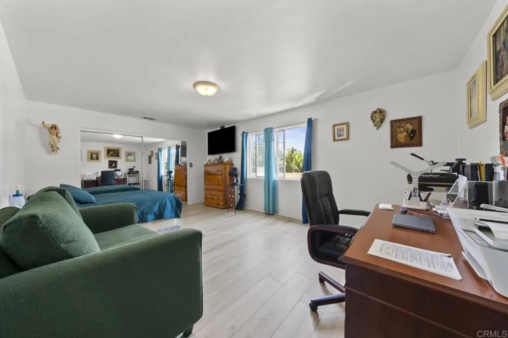 10520 California Avenue South Gate, CA 90280