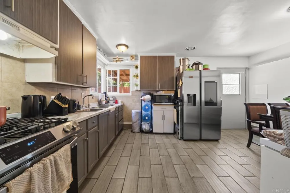 10520 California Avenue South Gate, CA 90280