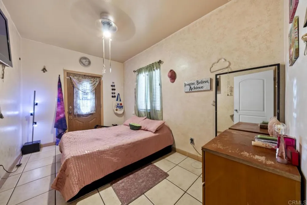 10520 California Avenue South Gate, CA 90280