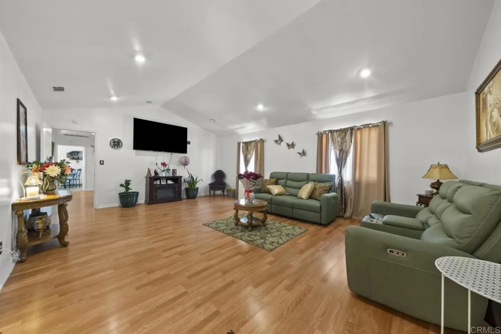 10520 California Avenue South Gate, CA 90280