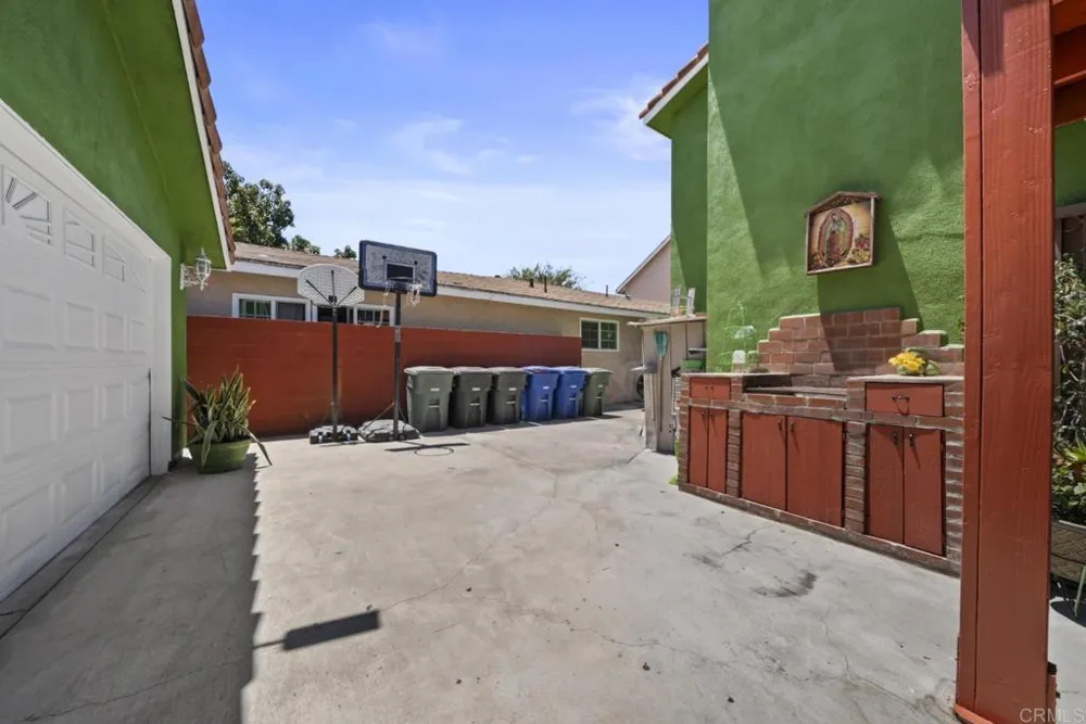 10520 California Avenue South Gate, CA 90280