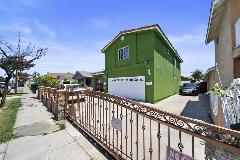 10520 California Avenue South Gate, CA 90280