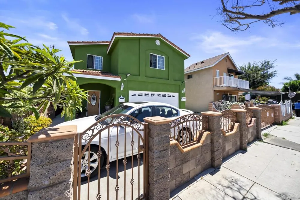 10520 California Avenue South Gate, CA 90280
