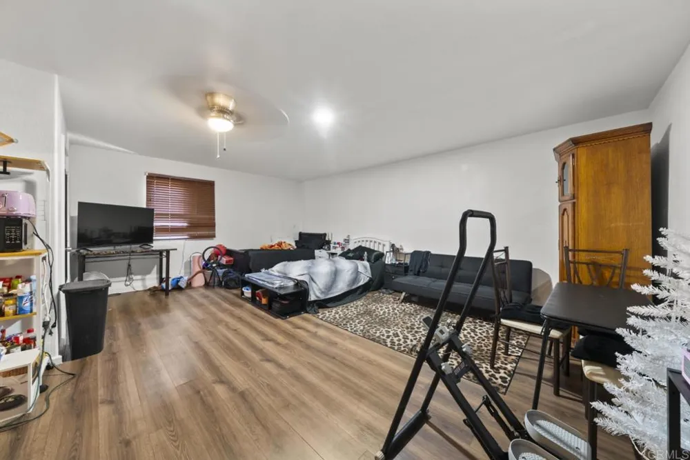 10520 California Avenue South Gate, CA 90280