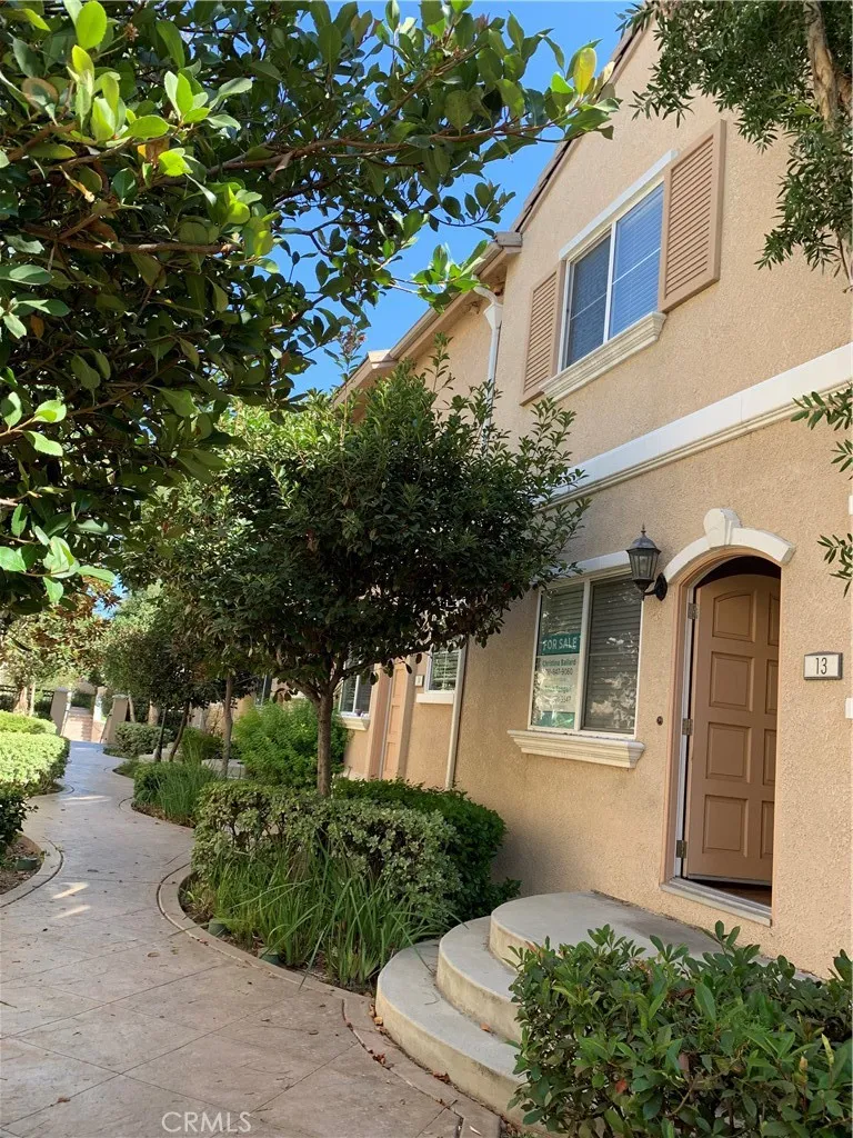 9301 Shirley Avenue #13 Northridge, CA 91324