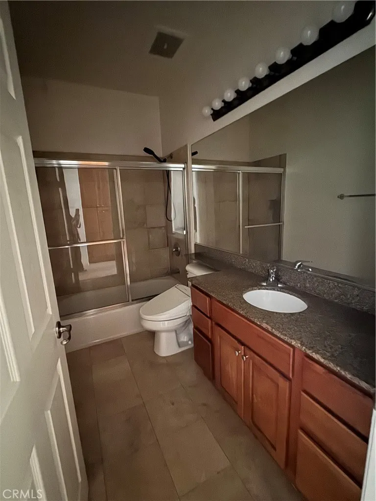 9301 Shirley Avenue #13 Northridge, CA 91324