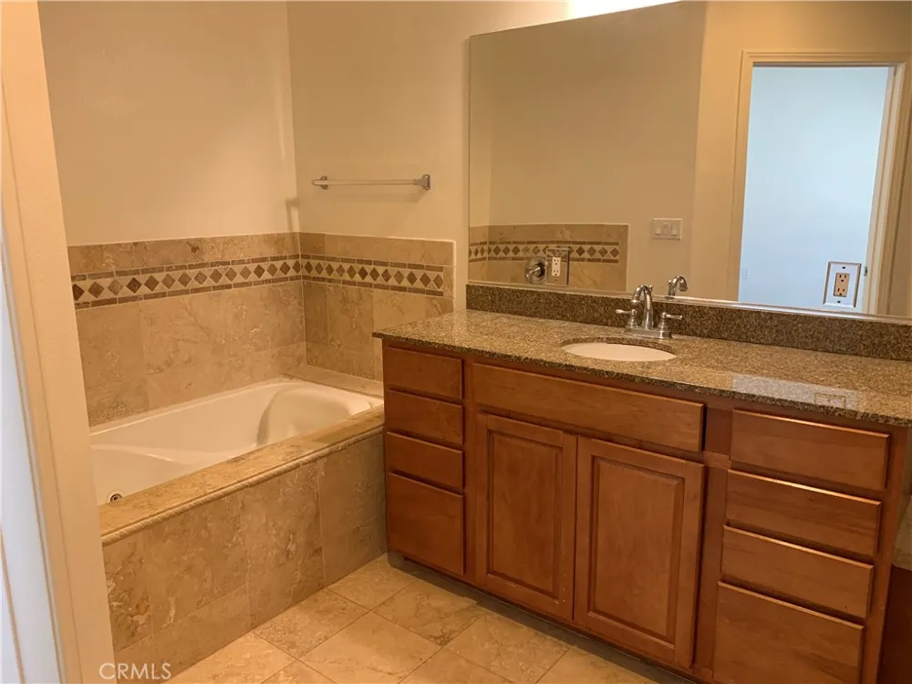 9301 Shirley Avenue #13 Northridge, CA 91324