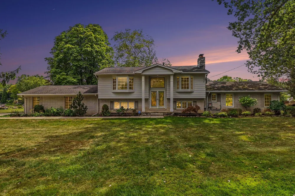 7436 Oak Bay Drive White Lake, MI 48383