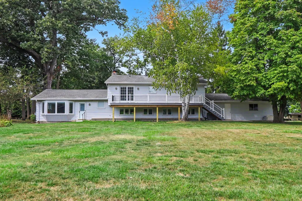 7436 Oak Bay Drive White Lake, MI 48383