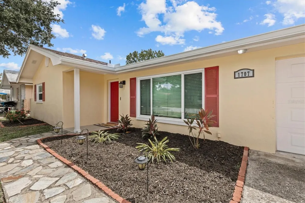 1707 HIBISCUS CIRCLE N Oldsmar, FL 34677