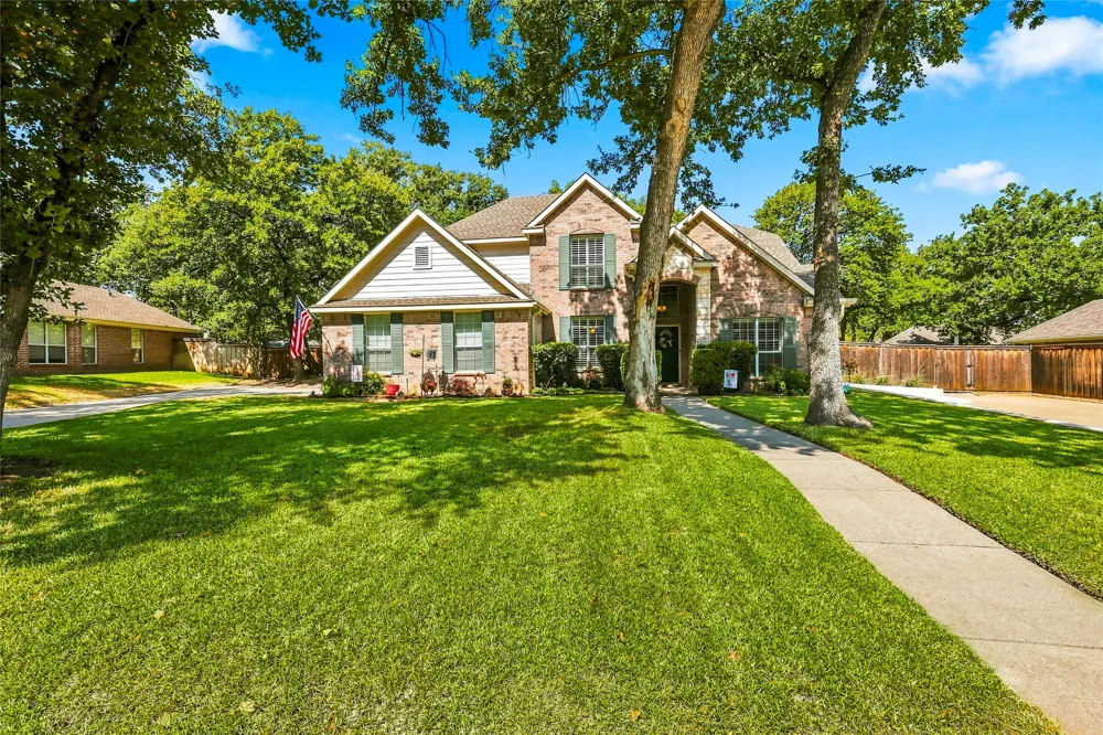 1565 Flying Jib Drive Azle, TX 76020