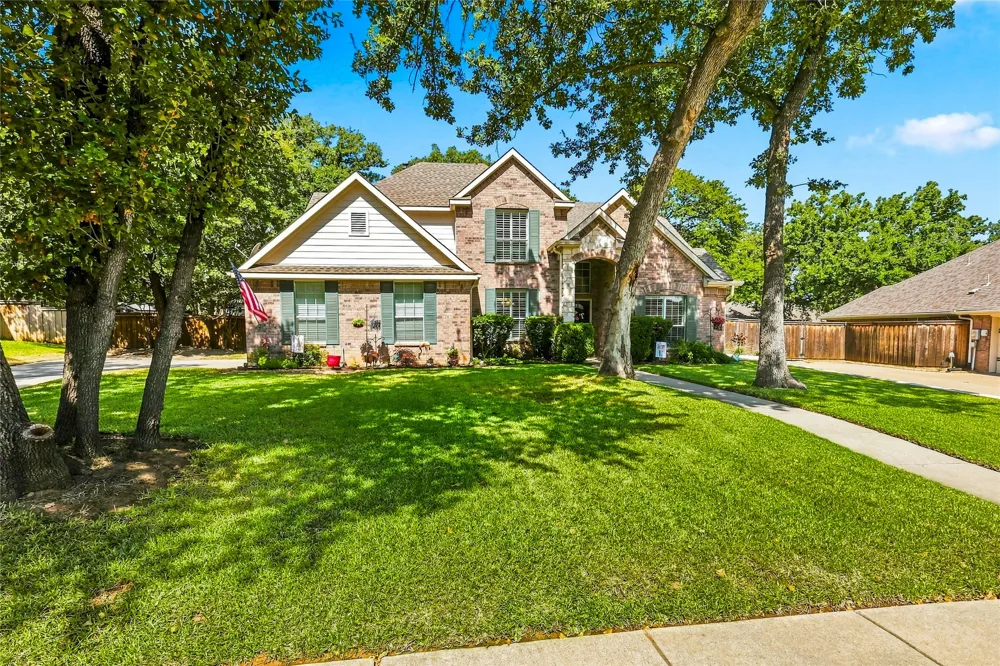 1565 Flying Jib Drive Azle, TX 76020