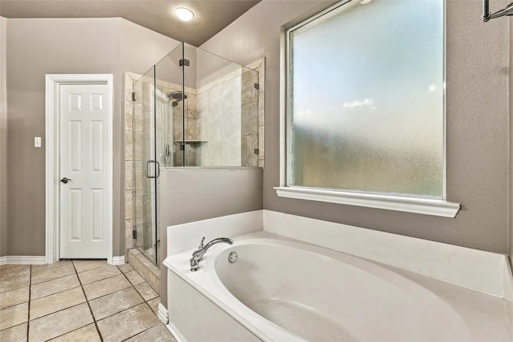 1565 Flying Jib Drive Azle, TX 76020
