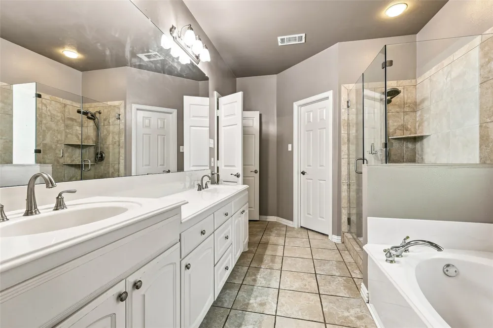 1565 Flying Jib Drive Azle, TX 76020
