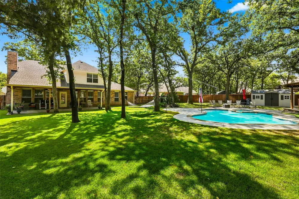 1565 Flying Jib Drive Azle, TX 76020
