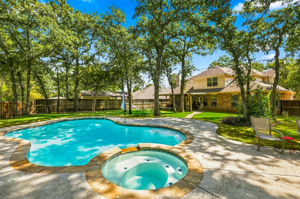 1565 Flying Jib Drive Azle, TX 76020