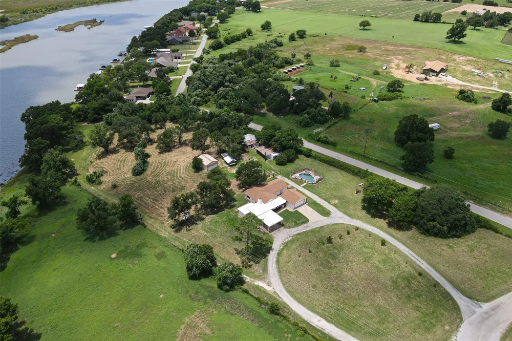 4720 Peveler Road Granbury, TX 76049