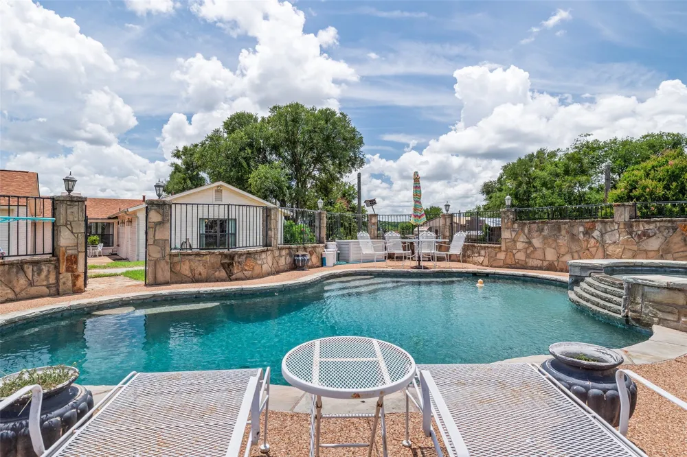 4720 Peveler Road Granbury, TX 76049