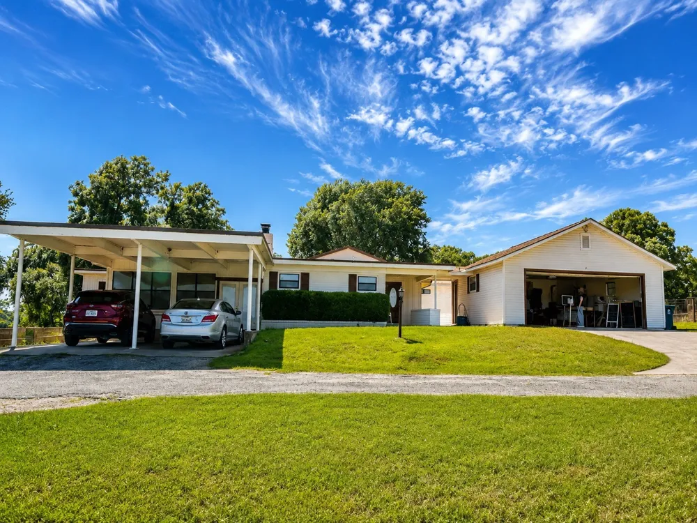 4720 Peveler Road Granbury, TX 76049