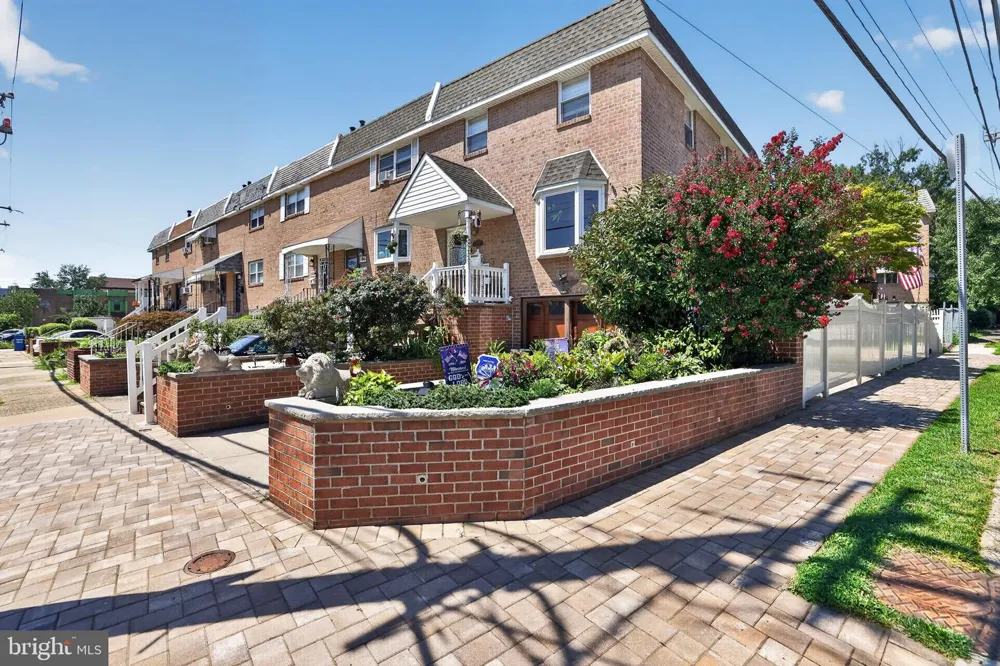 866 MARSHALL STREET Philadelphia, PA 19123