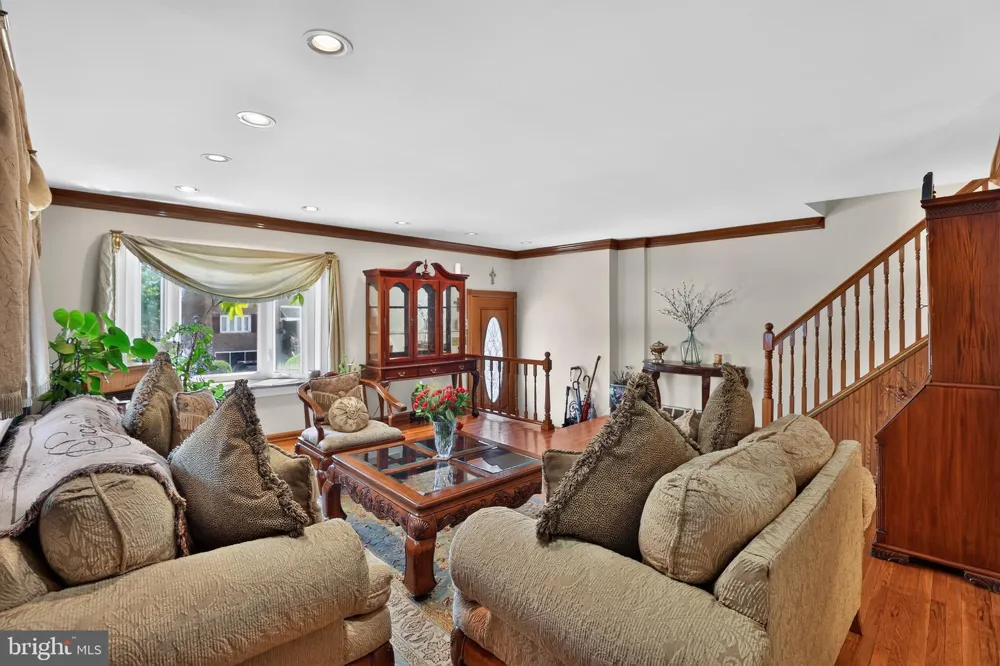 866 MARSHALL STREET Philadelphia, PA 19123