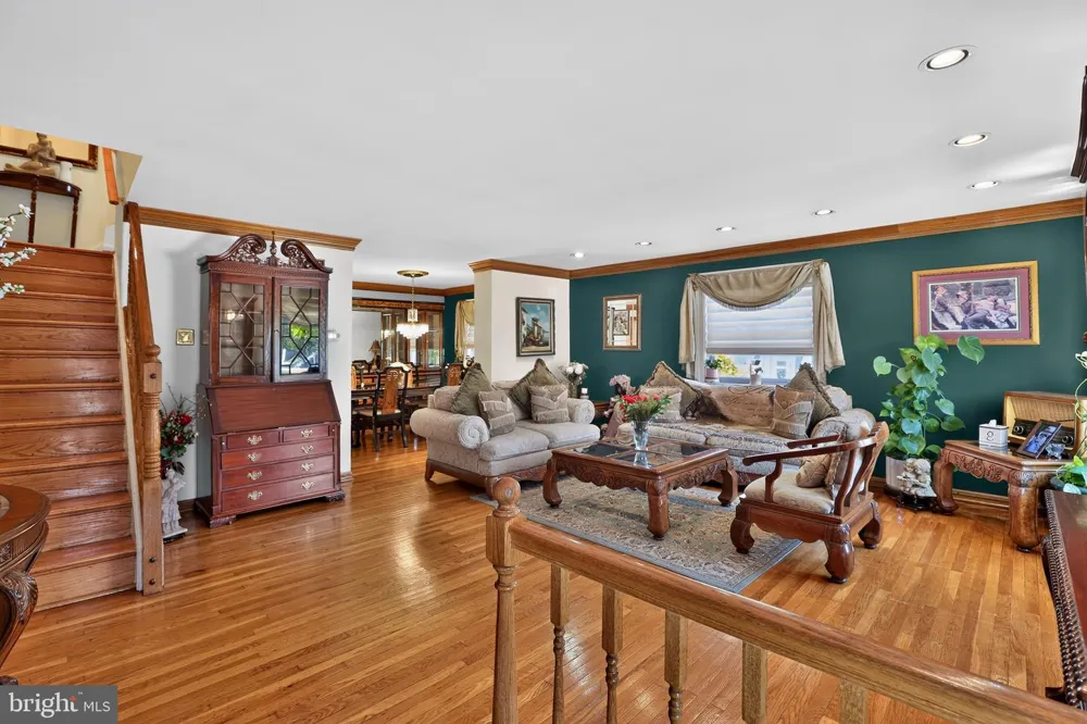 866 MARSHALL STREET Philadelphia, PA 19123
