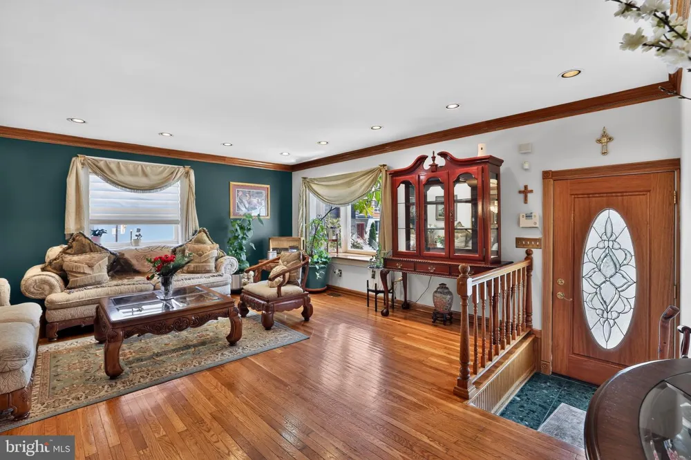 866 MARSHALL STREET Philadelphia, PA 19123