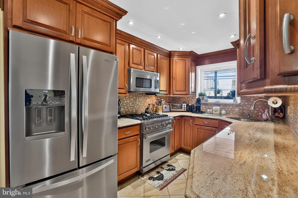 866 MARSHALL STREET Philadelphia, PA 19123