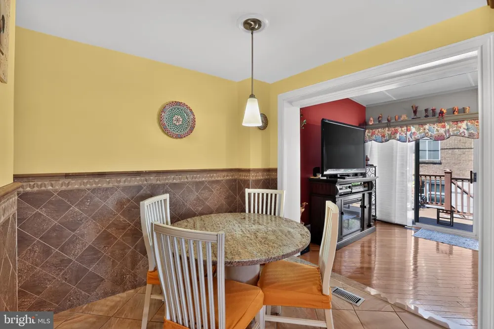 866 MARSHALL STREET Philadelphia, PA 19123