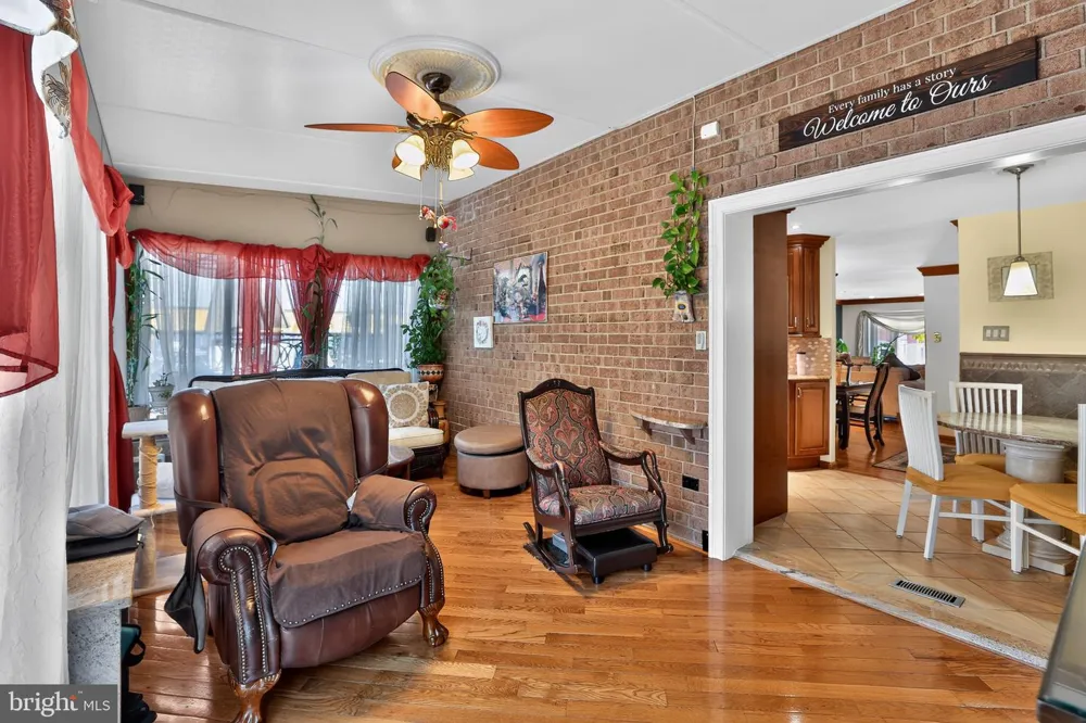 866 MARSHALL STREET Philadelphia, PA 19123