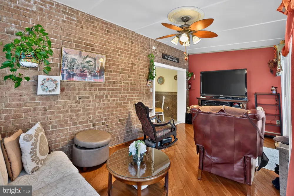 866 MARSHALL STREET Philadelphia, PA 19123