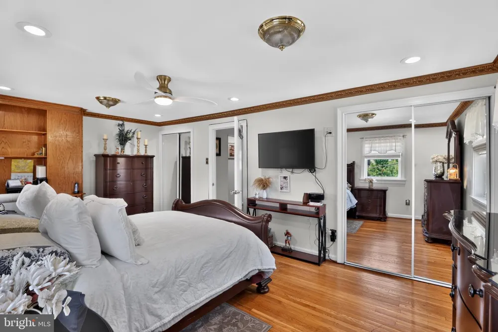 866 MARSHALL STREET Philadelphia, PA 19123