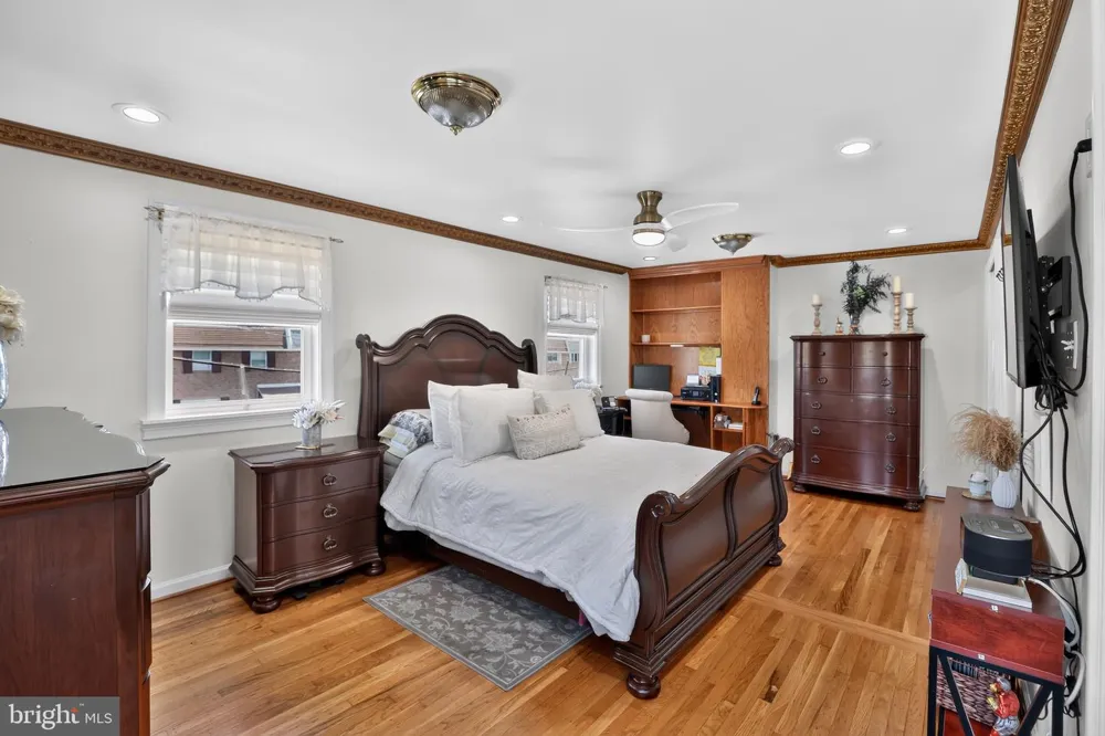 866 MARSHALL STREET Philadelphia, PA 19123