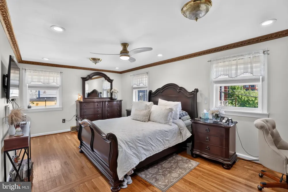 866 MARSHALL STREET Philadelphia, PA 19123