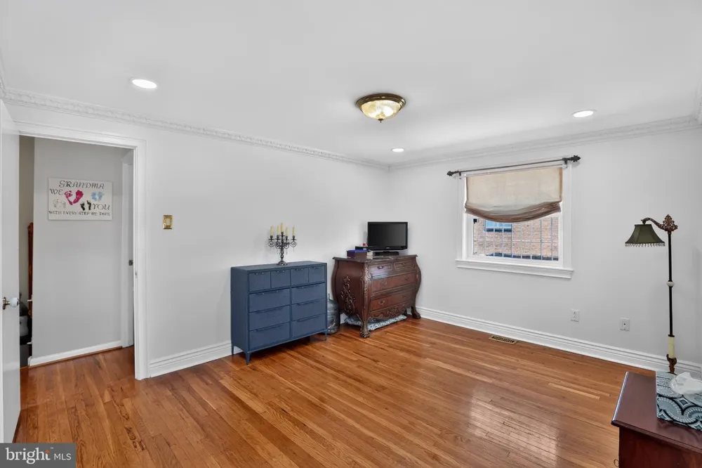 866 MARSHALL STREET Philadelphia, PA 19123