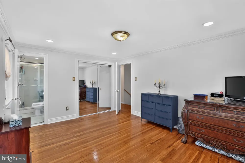 866 MARSHALL STREET Philadelphia, PA 19123