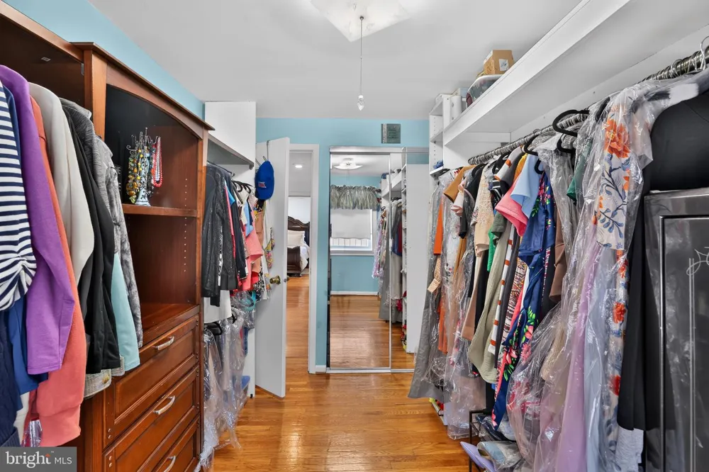 866 MARSHALL STREET Philadelphia, PA 19123