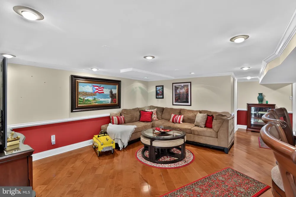 866 MARSHALL STREET Philadelphia, PA 19123