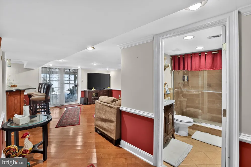 866 MARSHALL STREET Philadelphia, PA 19123